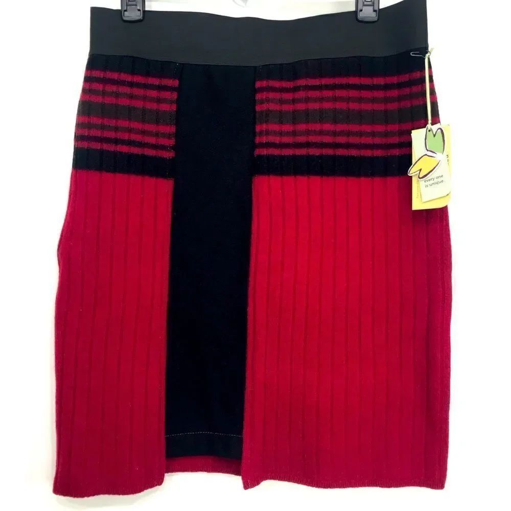 Baabaazuzu Red Black Patchwork Handcrafted Vintage Wool Recycled Sweater Skirt